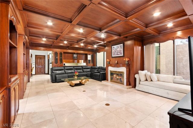 2834 Queens Courtyard Drive, Las Vegas, NV 89109