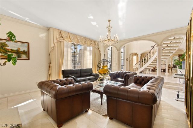 2834 Queens Courtyard Drive, Las Vegas, NV 89109