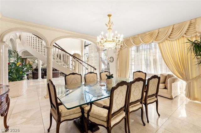 2834 Queens Courtyard Drive, Las Vegas, NV 89109