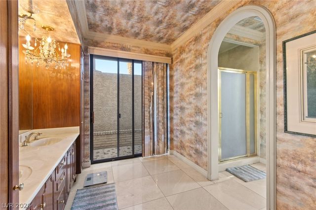 2834 Queens Courtyard Drive, Las Vegas, NV 89109