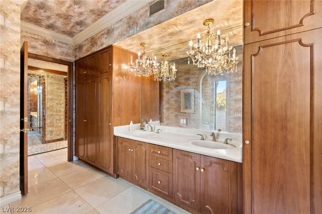 2834 Queens Courtyard Drive, Las Vegas, NV 89109