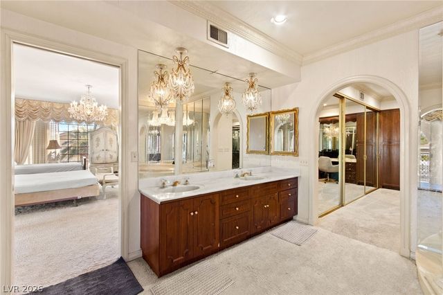 2834 Queens Courtyard Drive, Las Vegas, NV 89109