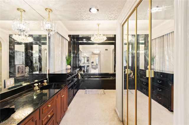 2834 Queens Courtyard Drive, Las Vegas, NV 89109