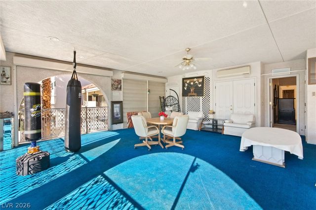 2834 Queens Courtyard Drive, Las Vegas, NV 89109