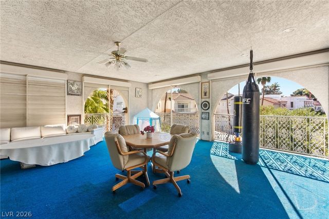 2834 Queens Courtyard Drive, Las Vegas, NV 89109