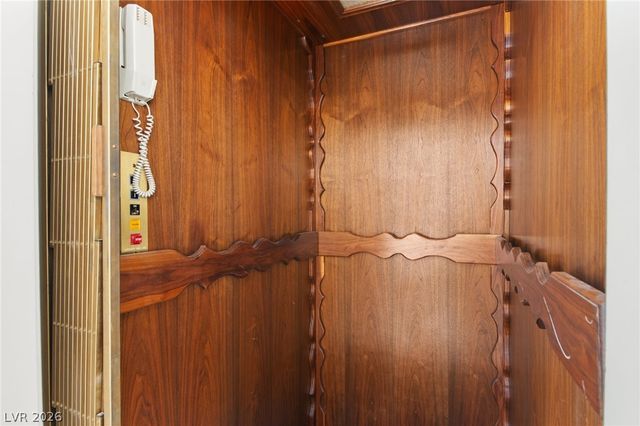 2834 Queens Courtyard Drive, Las Vegas, NV 89109