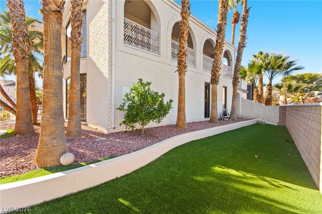 2834 Queens Courtyard Drive, Las Vegas, NV 89109