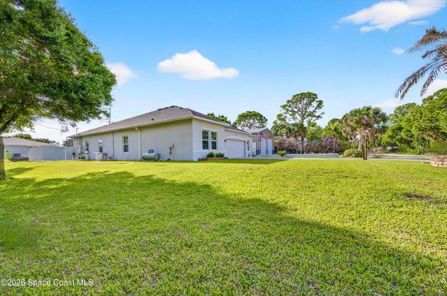 8236 100th Avenue, Vero Beach, FL 32967