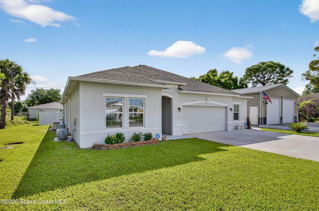 8236 100th Avenue, Vero Beach, FL 32967