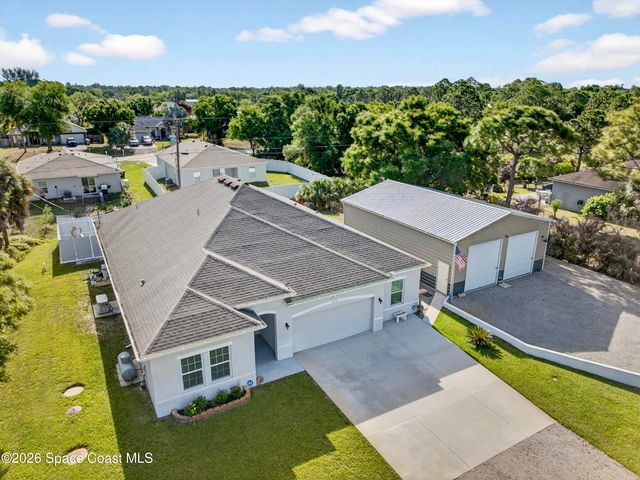 8236 100th Avenue, Vero Beach, FL 32967