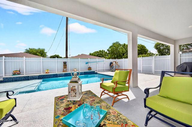 8236 100th Avenue, Vero Beach, FL 32967