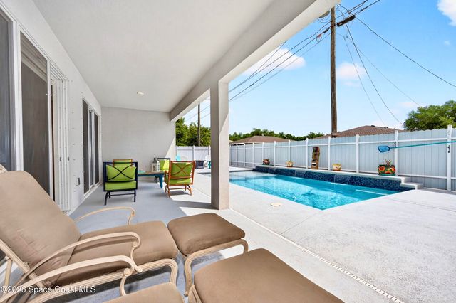 8236 100th Avenue, Vero Beach, FL 32967