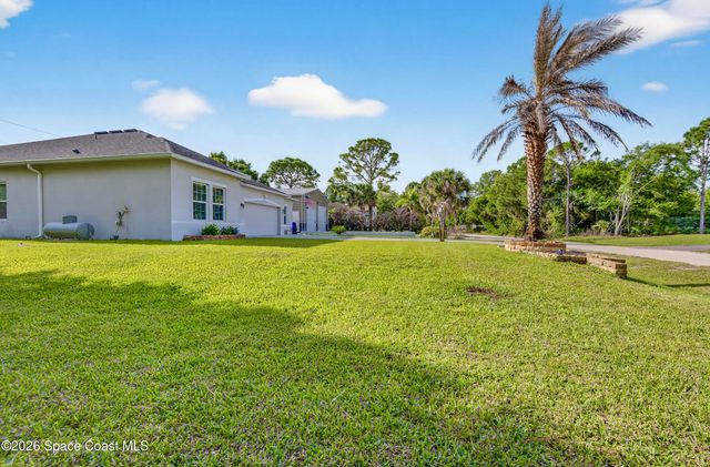 8236 100th Avenue, Vero Beach, FL 32967