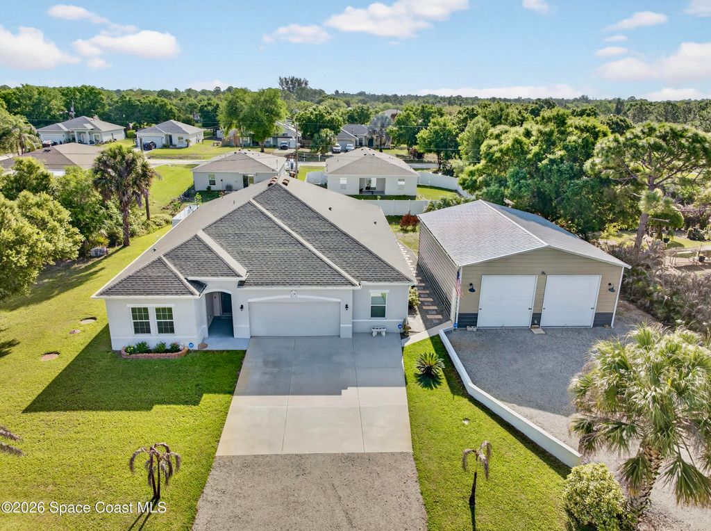 8236 100th Avenue, Vero Beach, FL 32967