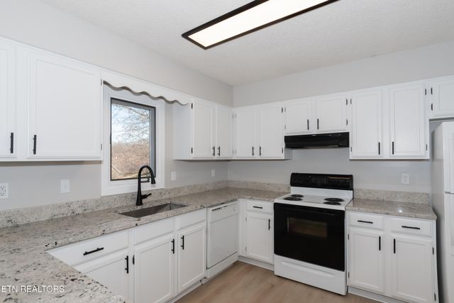 1421 Cedar Park Drive, Maryville, TN 37803