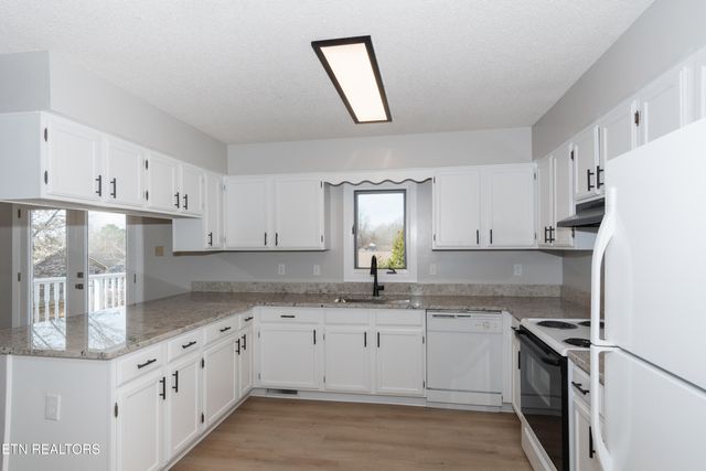 1421 Cedar Park Drive, Maryville, TN 37803