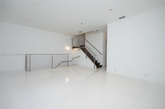 9165 NW 33rd St, Doral, FL 33172