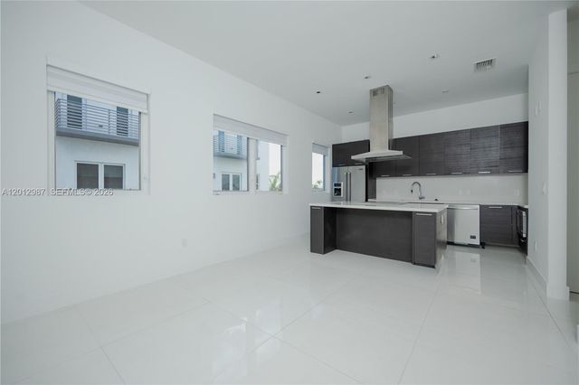 9165 NW 33rd St, Doral, FL 33172