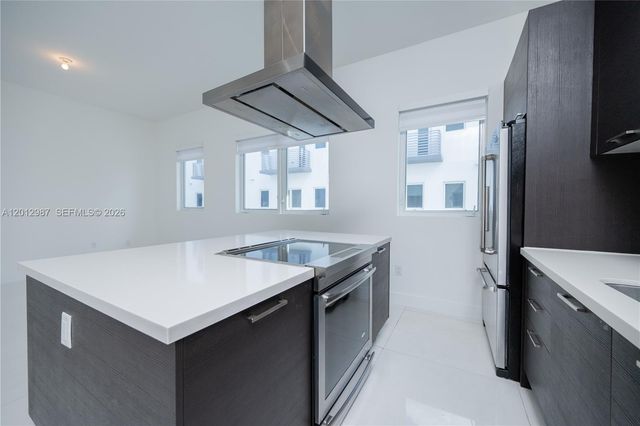 9165 NW 33rd St, Doral, FL 33172