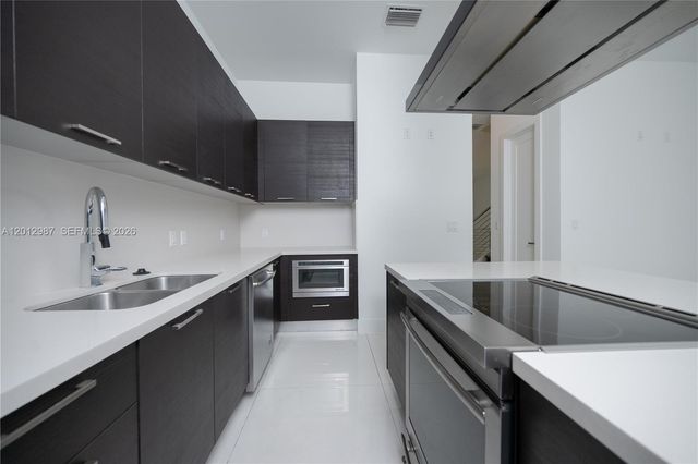 9165 NW 33rd St, Doral, FL 33172