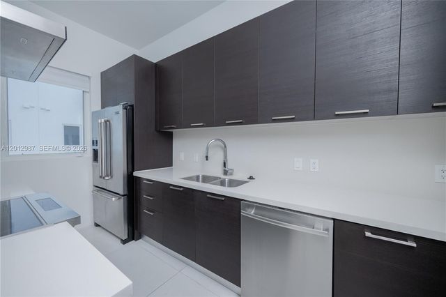 9165 NW 33rd St, Doral, FL 33172