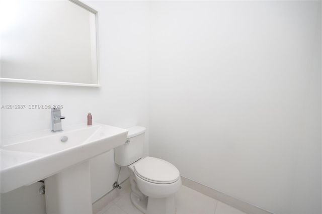 9165 NW 33rd St, Doral, FL 33172