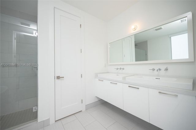 9165 NW 33rd St, Doral, FL 33172
