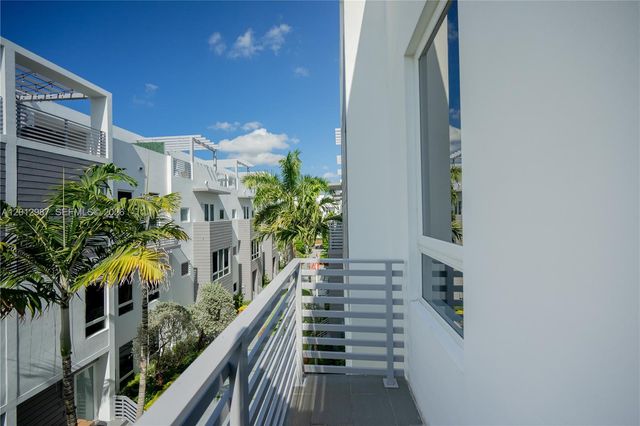 9165 NW 33rd St, Doral, FL 33172
