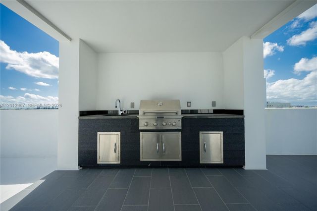 9165 NW 33rd St, Doral, FL 33172