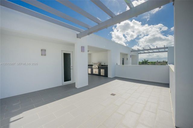 9165 NW 33rd St, Doral, FL 33172