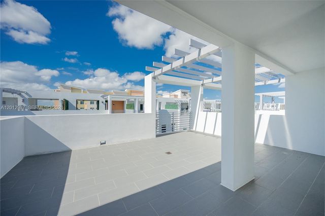 9165 NW 33rd St, Doral, FL 33172