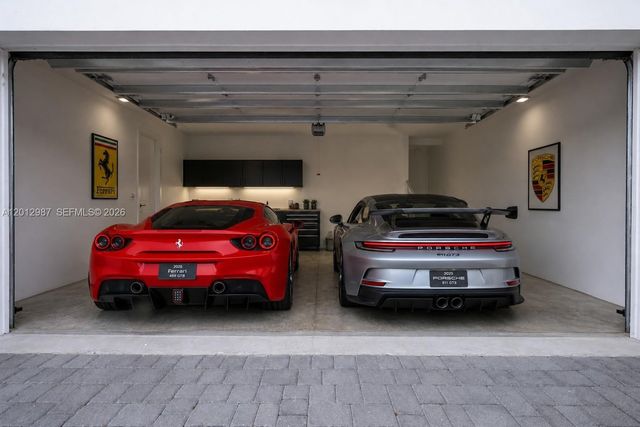 9165 NW 33rd St, Doral, FL 33172