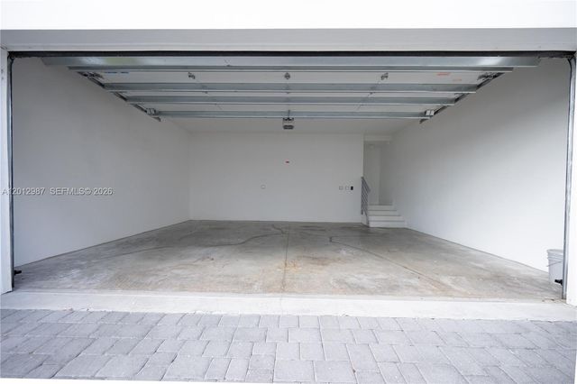 9165 NW 33rd St, Doral, FL 33172