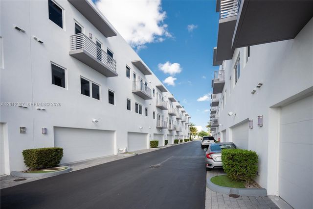 9165 NW 33rd St, Doral, FL 33172