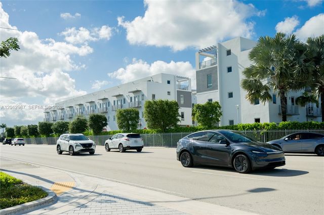9165 NW 33rd St, Doral, FL 33172