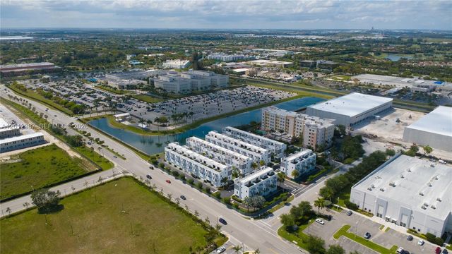 9165 NW 33rd St, Doral, FL 33172