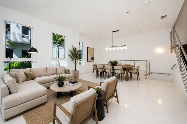 9165 NW 33rd St, Doral, FL 33172