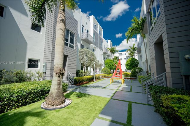 9165 NW 33rd St, Doral, FL 33172