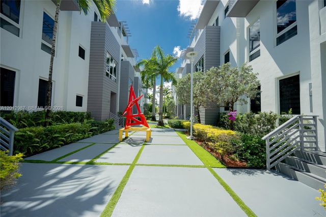 9165 NW 33rd St, Doral, FL 33172