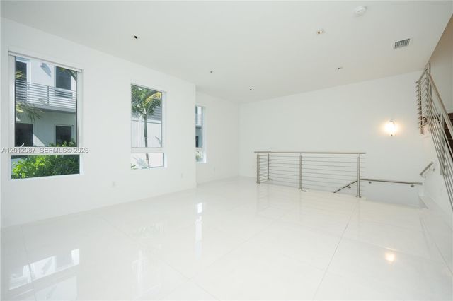9165 NW 33rd St, Doral, FL 33172