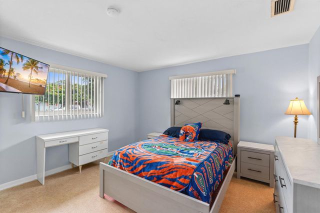 2780 NW 26TH Avenue, Oakland Park, FL 33311