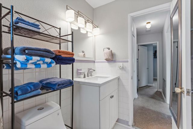 2780 NW 26TH Avenue, Oakland Park, FL 33311