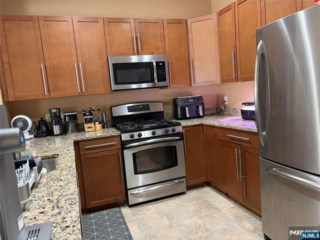 1110 Windsor Park Court, Englewood, NJ 07631