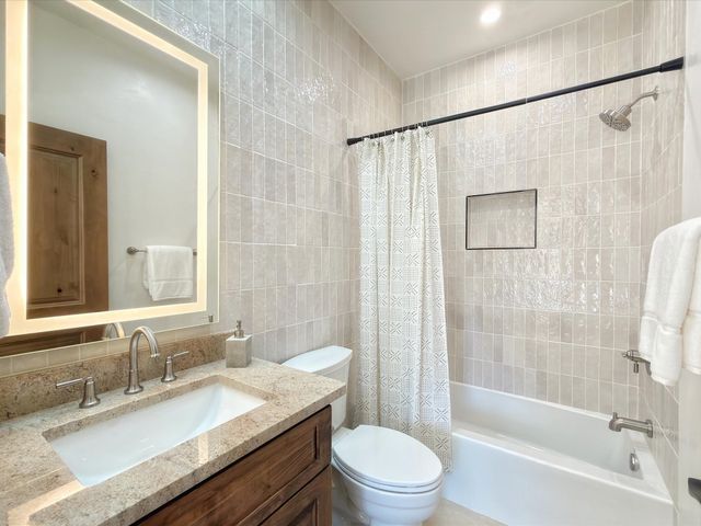 529 Alarid Street, Santa Fe, NM 87501