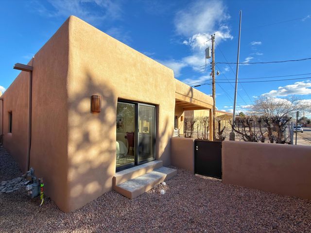 529 Alarid Street, Santa Fe, NM 87501