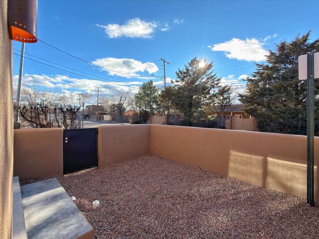 529 Alarid Street, Santa Fe, NM 87501