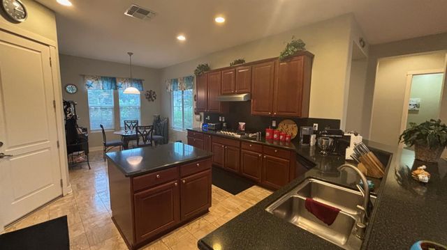 1062 Longhorn Ln, Lincoln, CA 95648