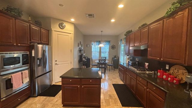 1062 Longhorn Ln, Lincoln, CA 95648