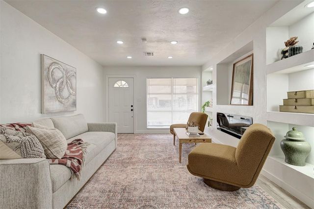 10504 Sunnymeade Place, Oklahoma City, OK 73120