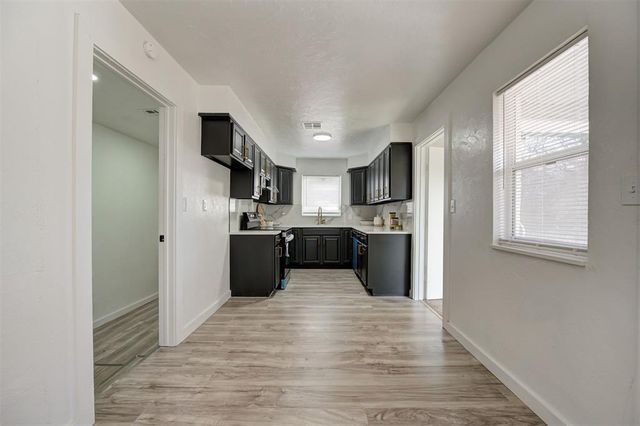 10504 Sunnymeade Place, Oklahoma City, OK 73120